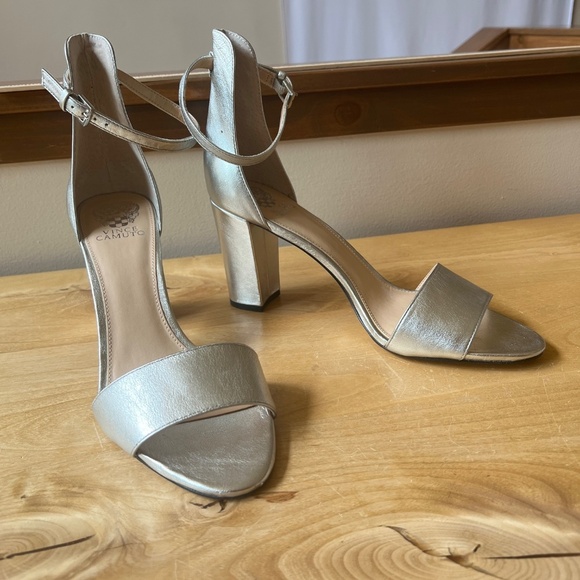 VINCE CAMUTO CORLINA ANKLE STRAP HEELED SANDAL 12M SILVER WEDDING HOLIDAY GLAM - Picture 3 of 11